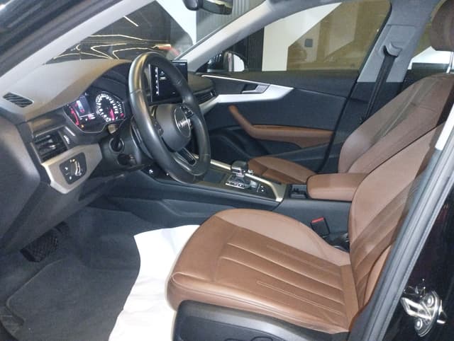 Audi A4 FRONT_SEAT