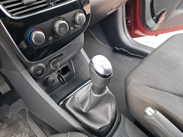 Renault Clio FRONT_SEAT