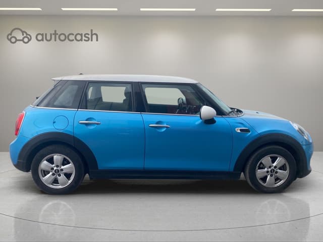 Mini Cooper 5 portes RIGHT