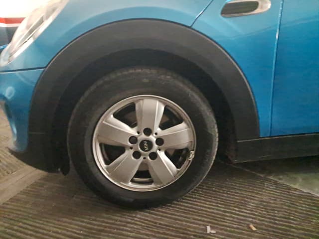 Mini Cooper 5 portes WHEEL_AVG