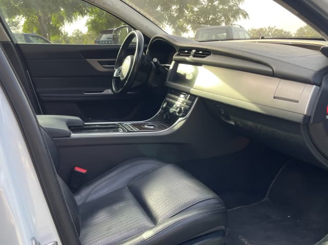 Jaguar XF FRONT_SEAT