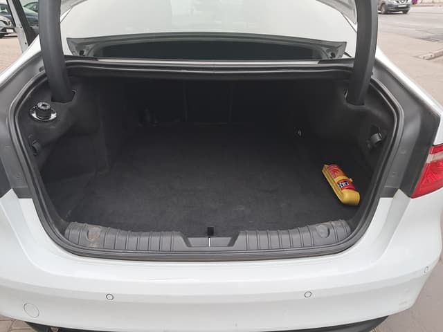 Jaguar XF TRUNK