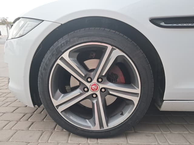 Jaguar XF WHEEL_AVG