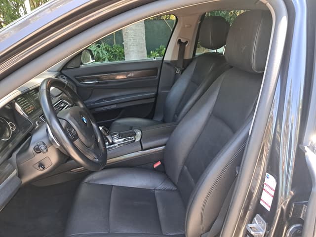 Bmw Série 7 FRONT_SEAT