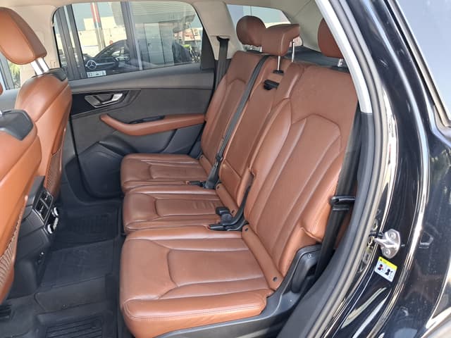 Audi Q7 REAR_SEAT
