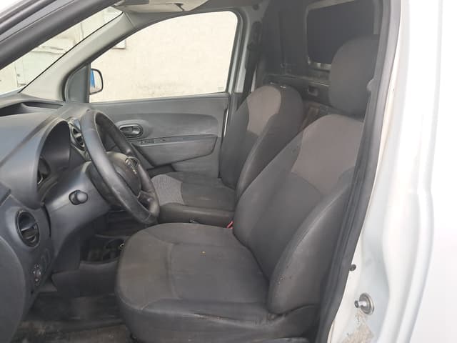 Dacia Dokker FRONT_SEAT