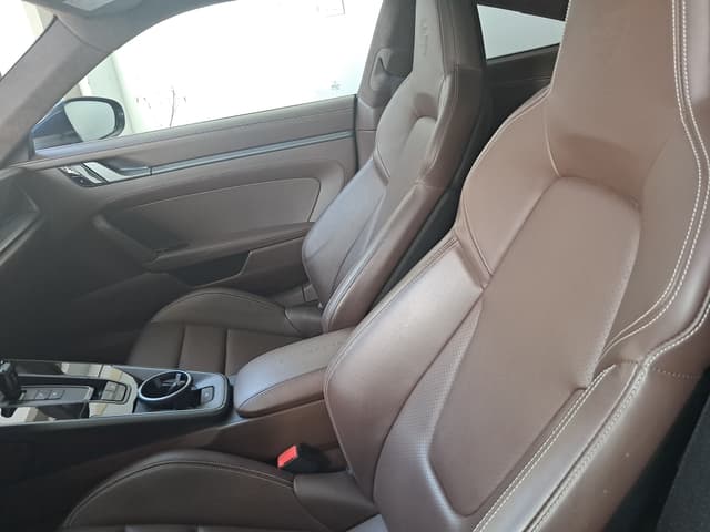 Porsche 911 REAR_SEAT