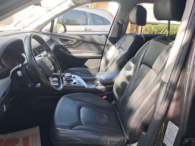 Audi Q7 FRONT_SEAT
