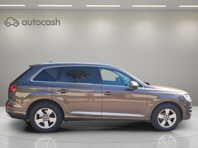 Audi Q7 RIGHT