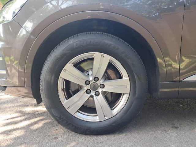 Audi Q7 WHEEL_AVG