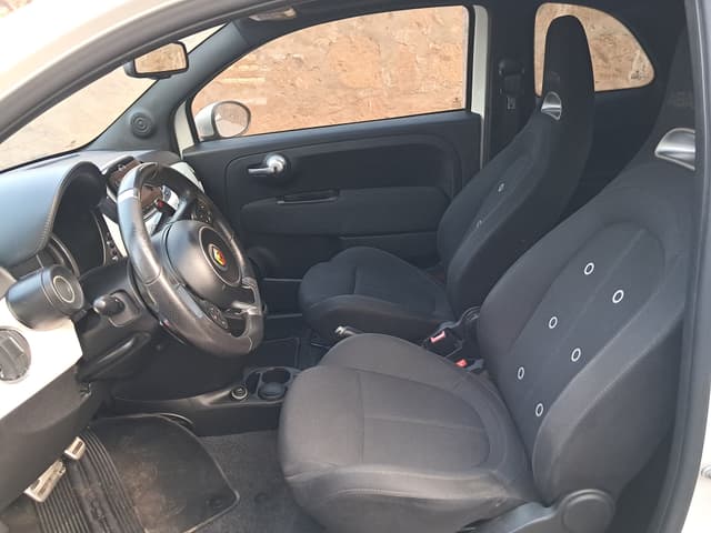 Abarth 595 FRONT_SEAT