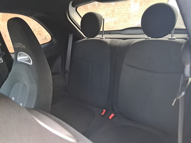 Abarth 595 REAR_SEAT