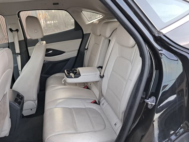 Jaguar e pace REAR_SEAT