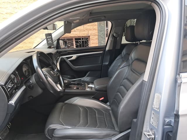 Volkswagen Touareg FRONT_SEAT