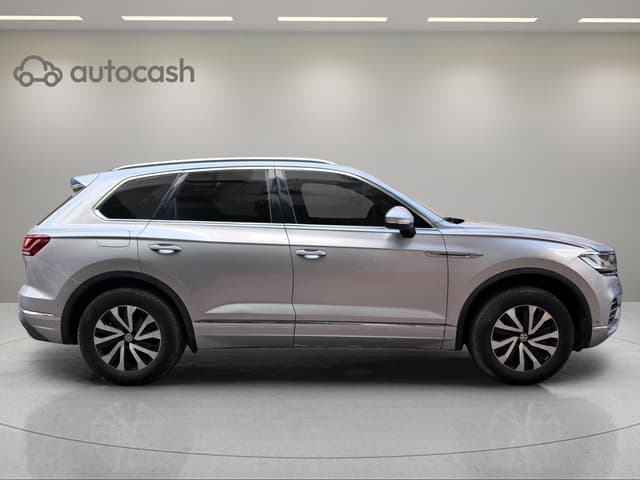 Volkswagen Touareg RIGHT