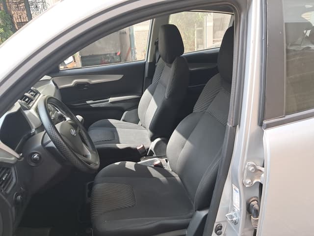Mahindra XUV 500 FRONT_SEAT
