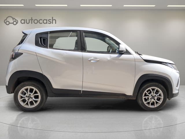 Mahindra XUV 500 RIGHT