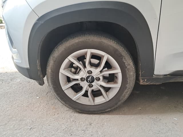 Mahindra XUV 500 WHEEL_AVG