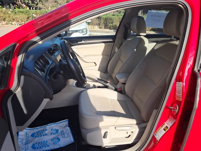 Volkswagen Golf FRONT_SEAT