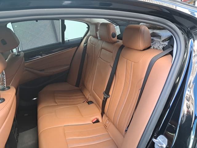 bmw série 5 REAR_SEAT
