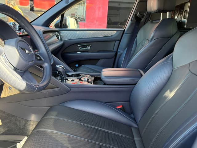 Bentley Bentayga FRONT_SEAT