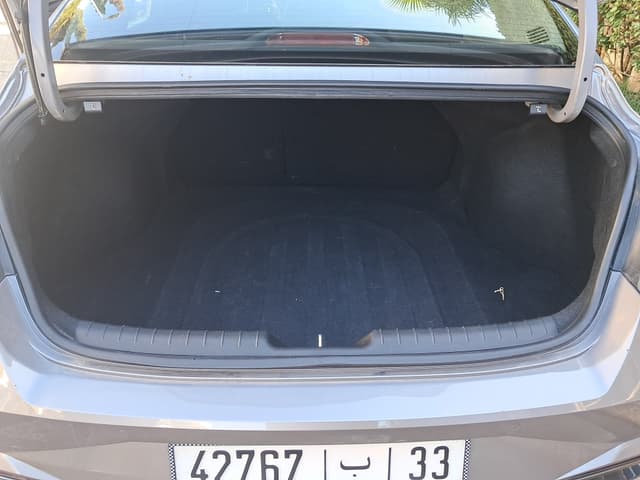 Hyundai Elantra TRUNK