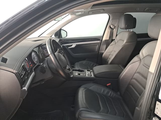 Volkswagen Touareg FRONT_SEAT