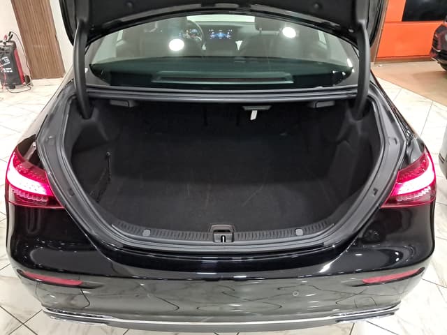 Mercedes Classe E TRUNK