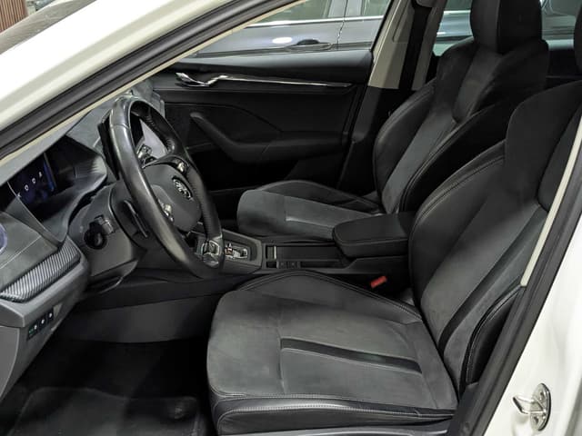 Skoda Octavia FRONT_SEAT