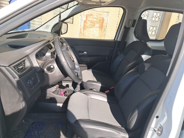 Renault Express FRONT_SEAT
