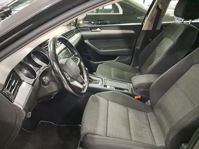 Volkswagen Passat FRONT_SEAT