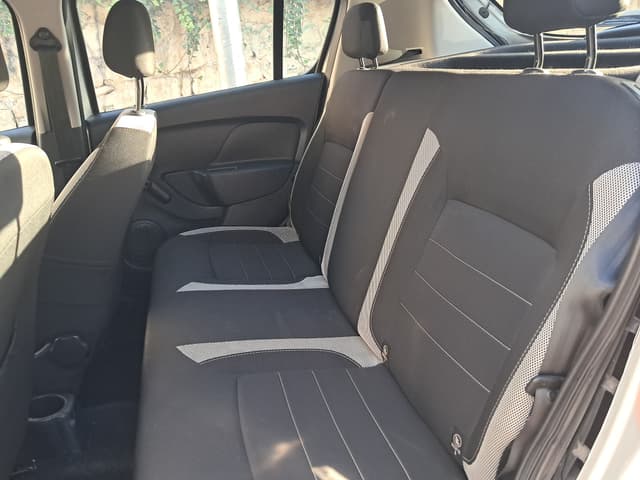 dacia sandero REAR_SEAT