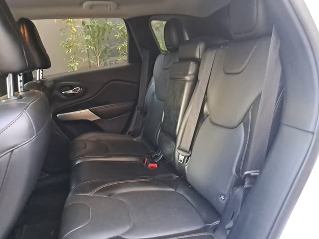 jeep cherokee REAR_SEAT