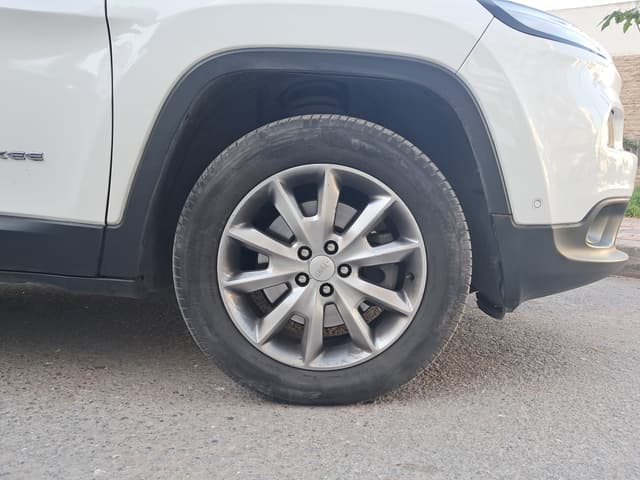 jeep cherokee WHEEL_ARG