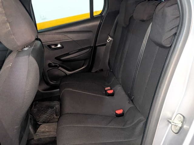 peugeot 208 REAR_SEAT