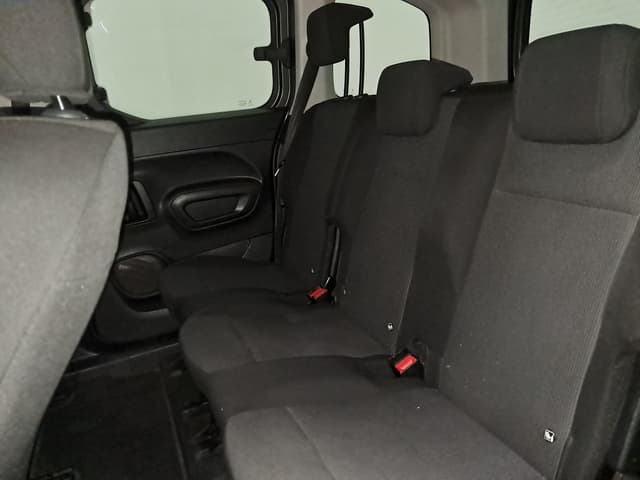 Peugeot Rifter REAR_SEAT