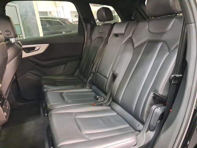 Audi Q7 REAR_SEAT