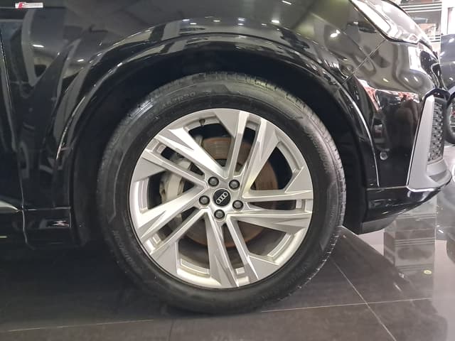 Audi Q7 WHEEL_AVG