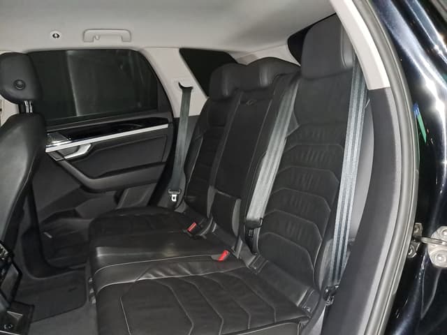 Volkswagen Touareg REAR_SEAT