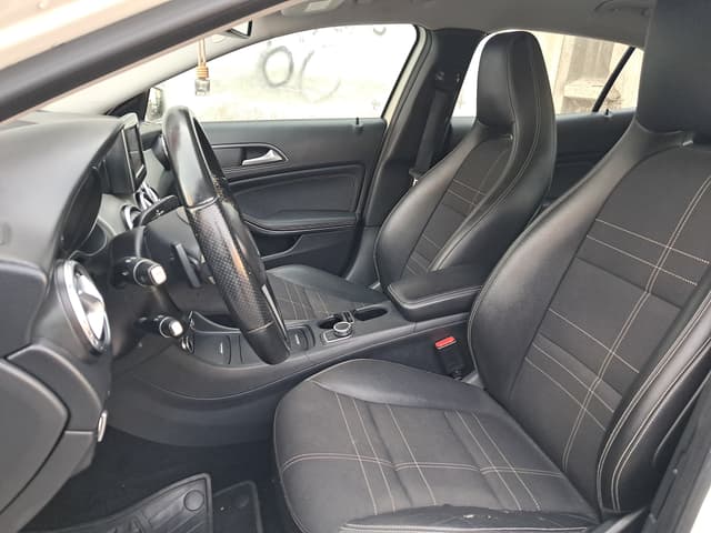Mercedes GLA FRONT_SEAT