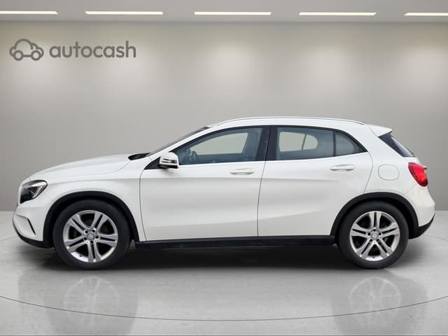 Mercedes GLA LEFT