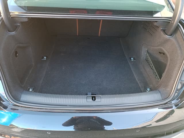 Audi A4 TRUNK