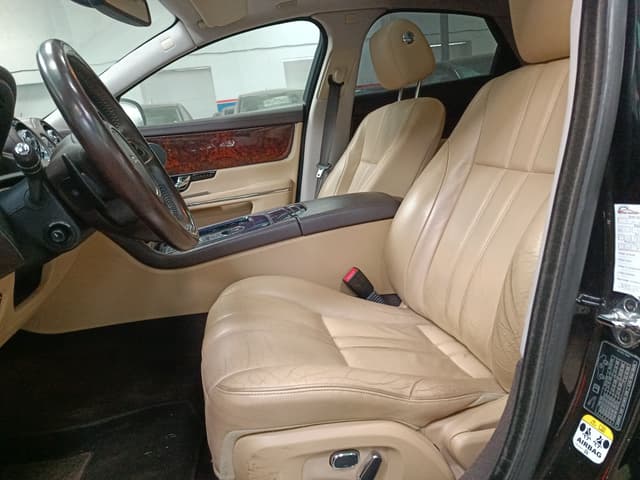 Jaguar XJ FRONT_SEAT