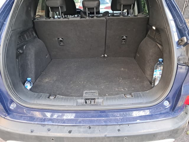 Ford Kuga TRUNK
