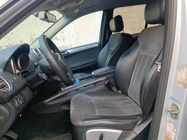 Mercedes Classe M FRONT_SEAT