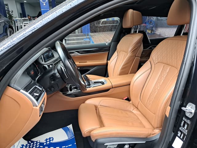 Bmw Série 7 FRONT_SEAT