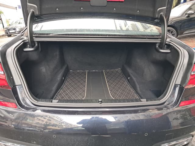 Bmw Série 7 TRUNK