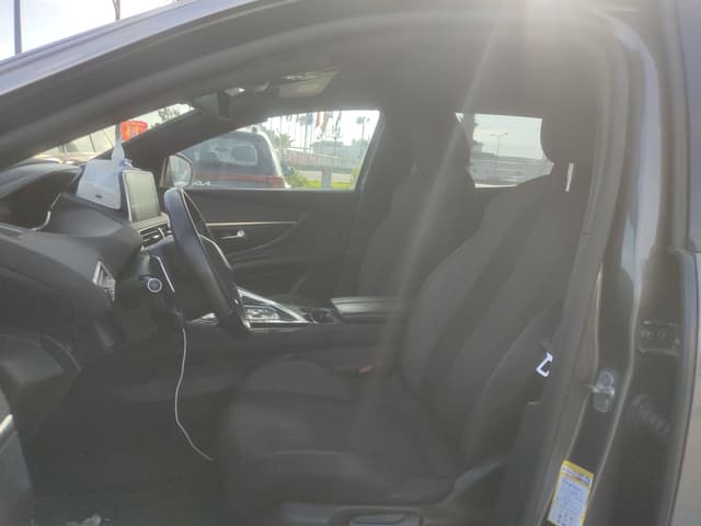 Peugeot 3008 FRONT_SEAT