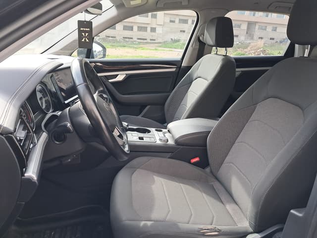 Volkswagen Touareg FRONT_SEAT