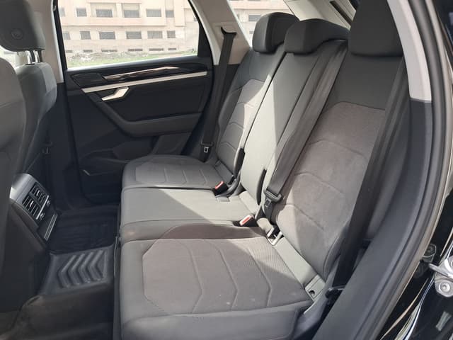 Volkswagen Touareg REAR_SEAT